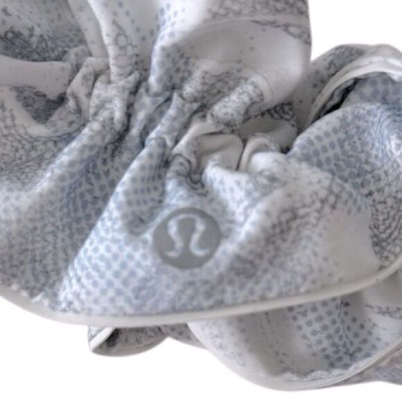Lululemon Light Locks Scrunchie Jasmine White Multi - Picture 9 of 9